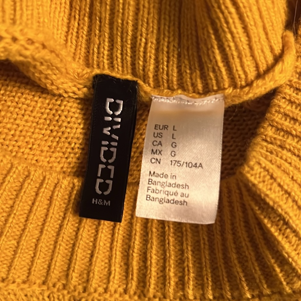 H&M Sweater - Picture 2 of 3